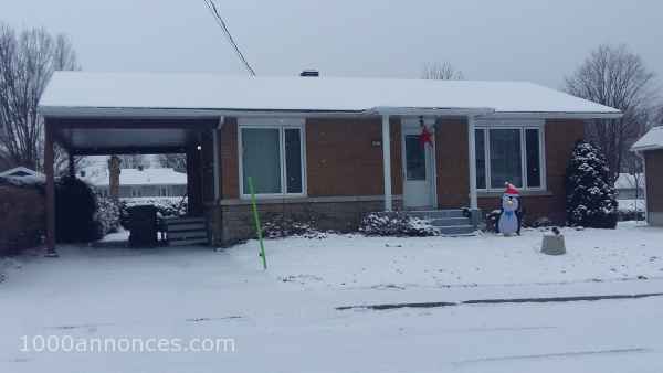Bungalow avec abri d'auto (Nouveau Prix